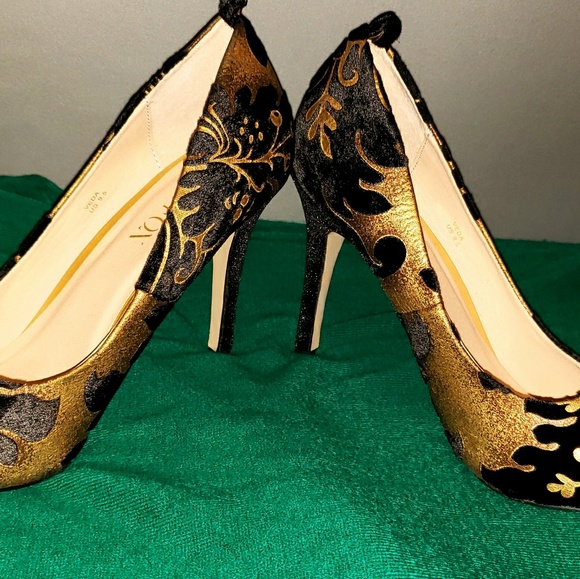 Shoes - Picture 5 of 8